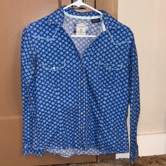 Panhandle Tops - Women’s Panhandle Blue Patterned Button-Down Shirt size small